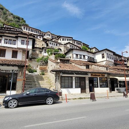 Hostel Mangalem Berat Buitenkant foto