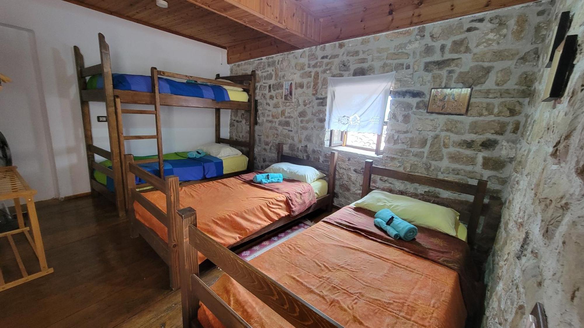 Hostel Mangalem Berat Buitenkant foto