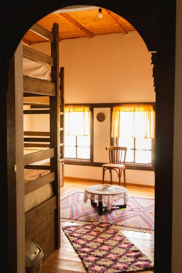 Hostel Mangalem Berat Buitenkant foto